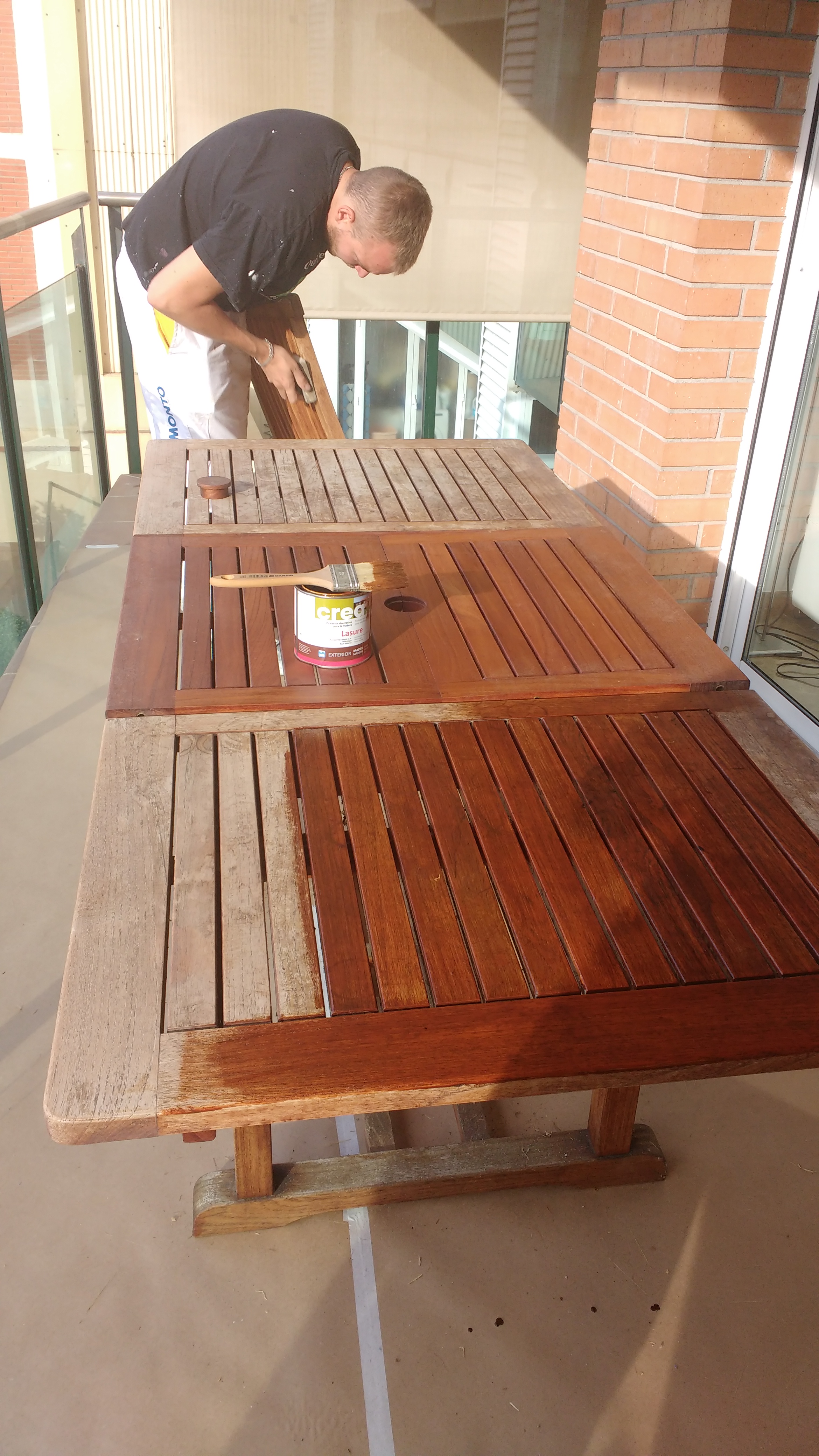 Restauración de mesa exterior de madera