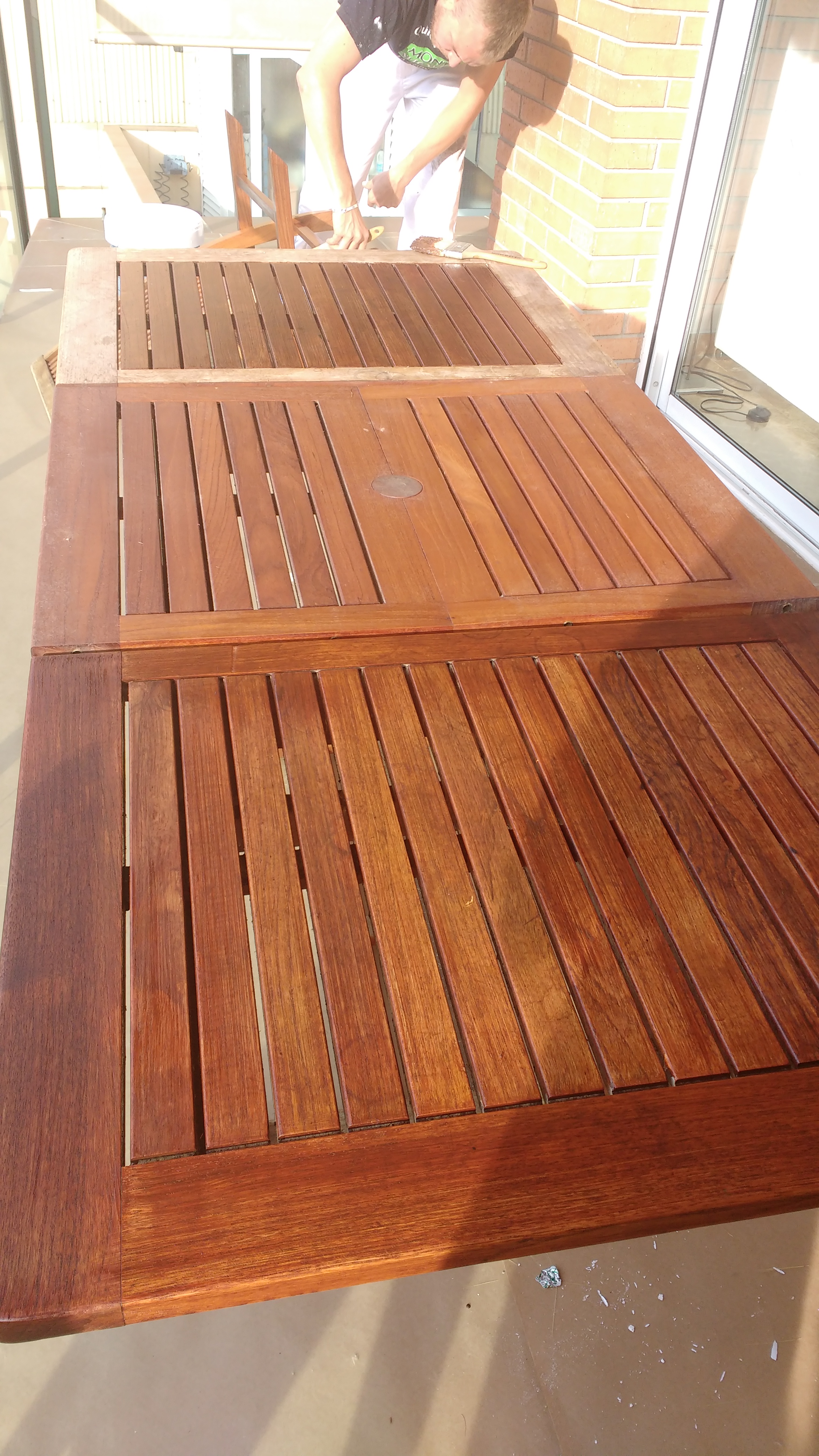 Restauración de mesa exterior de madera